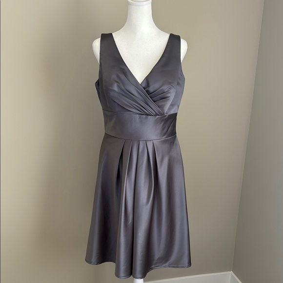 Bill Levkoff Dresses & Skirts - Bill Levkoff Dress Size 14 Satin Gray Charcoal Gunmetal V Neck Knee Length